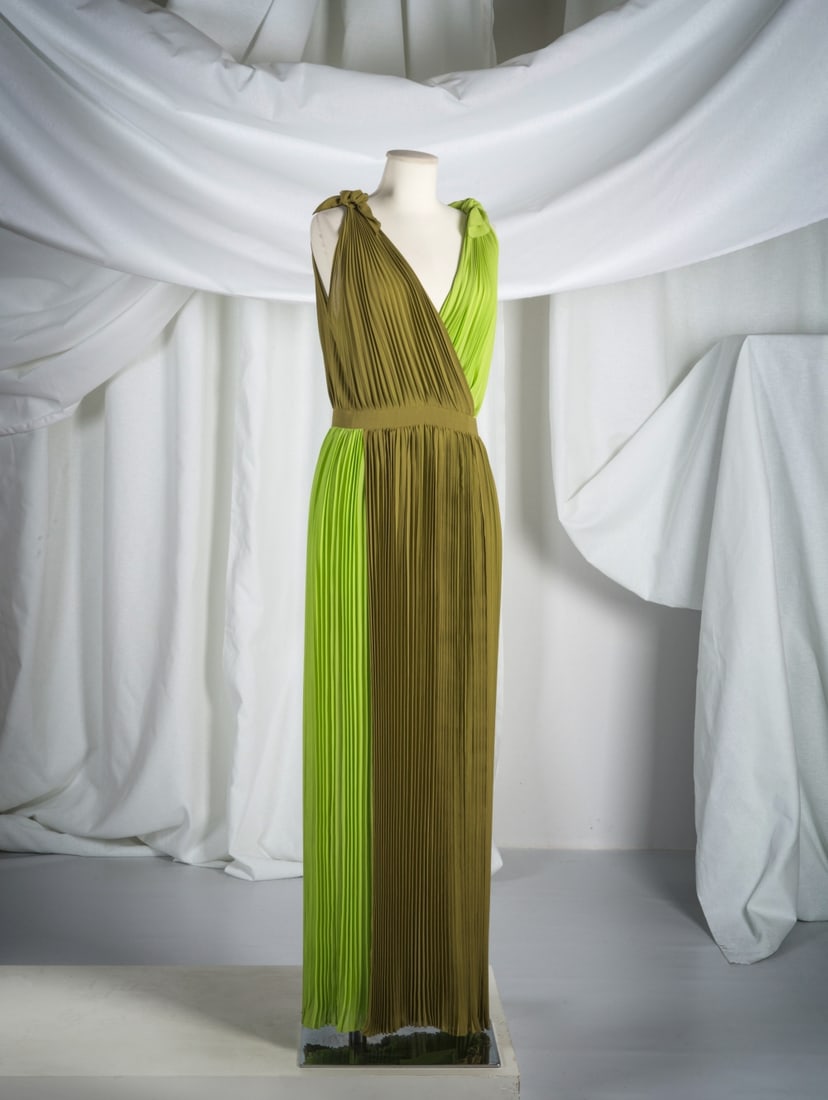 Pierre Cardin, collection Haute Couture, circa 1975/1980. Robe du soir longue plissée bicol... (1 of 1)