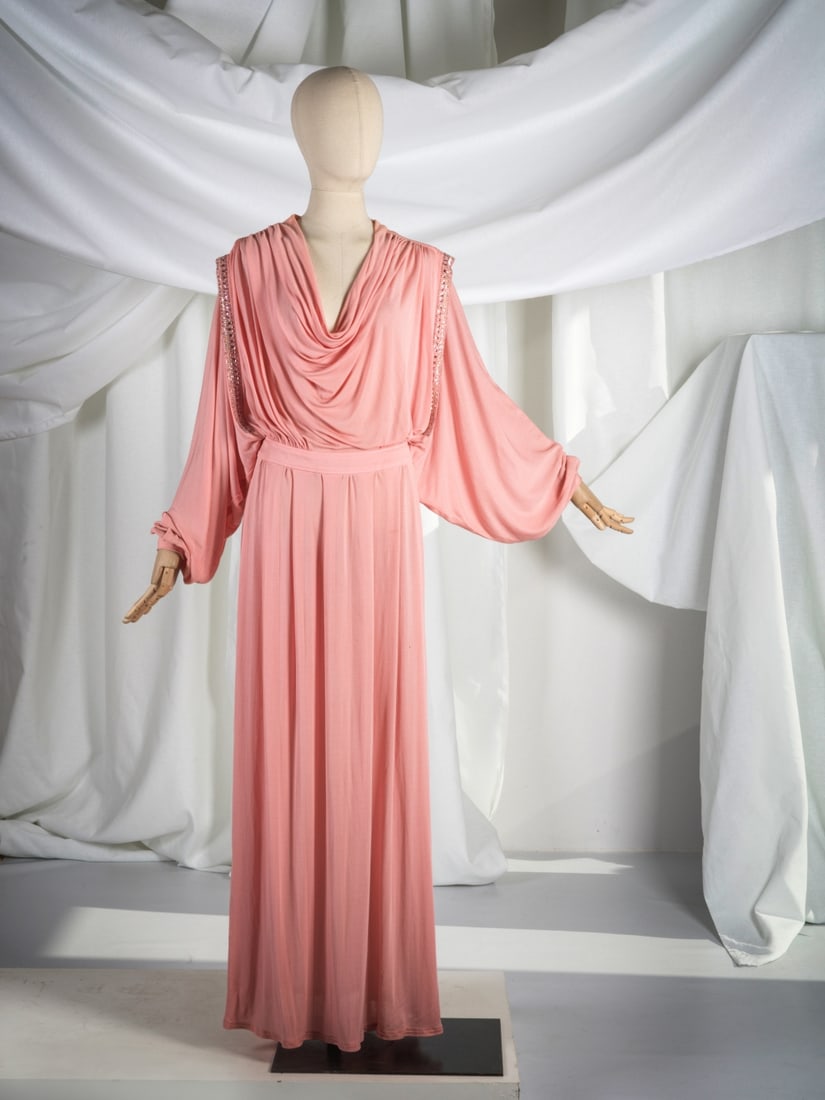 Bill Gibb, collection Prêt-à-Porter, circa 1978. Robe du soir rose et perles. (1 of 1)