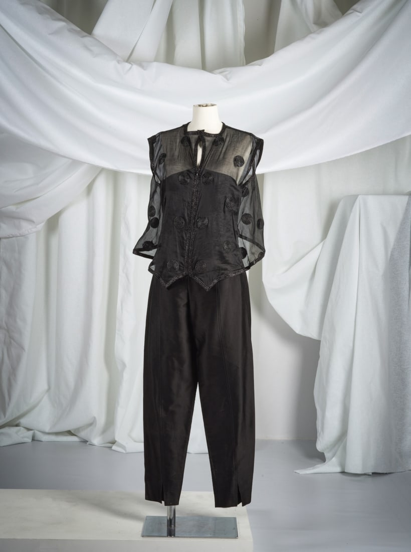 Courrèges, collection Prêt-à-Porter, circa 1980. Jumpsuit du soir, haut organdi b... (1 of 1)