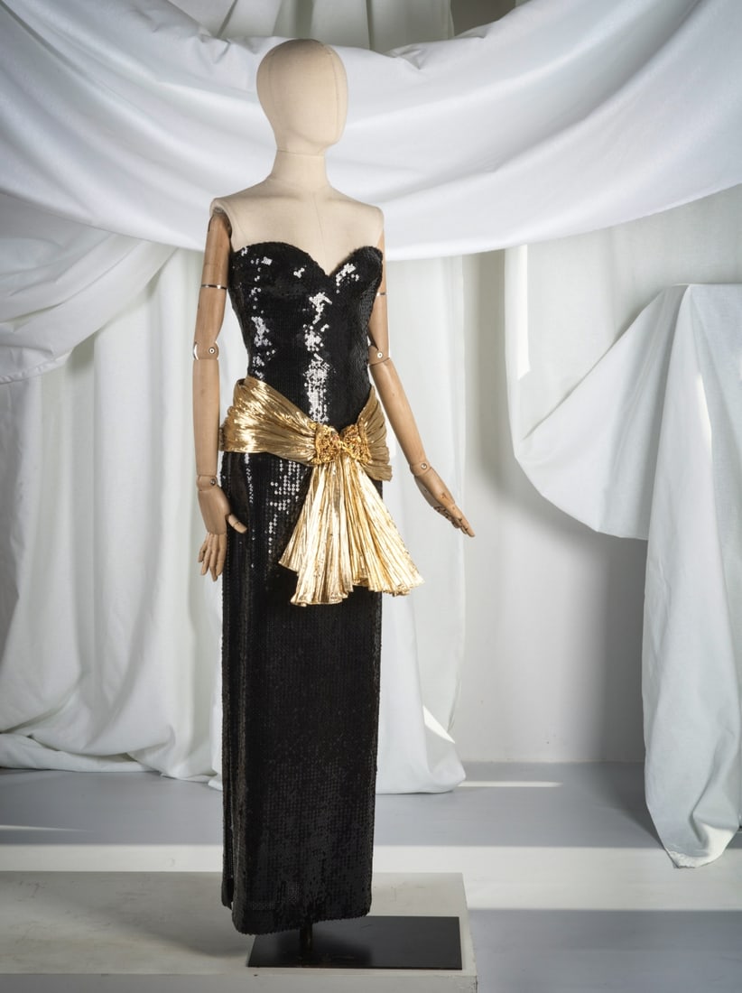 Loris Azzaro, collection Prêt-à-Porter, circa 1980. Robe du soir de sequins noirs et c... (1 of 1)