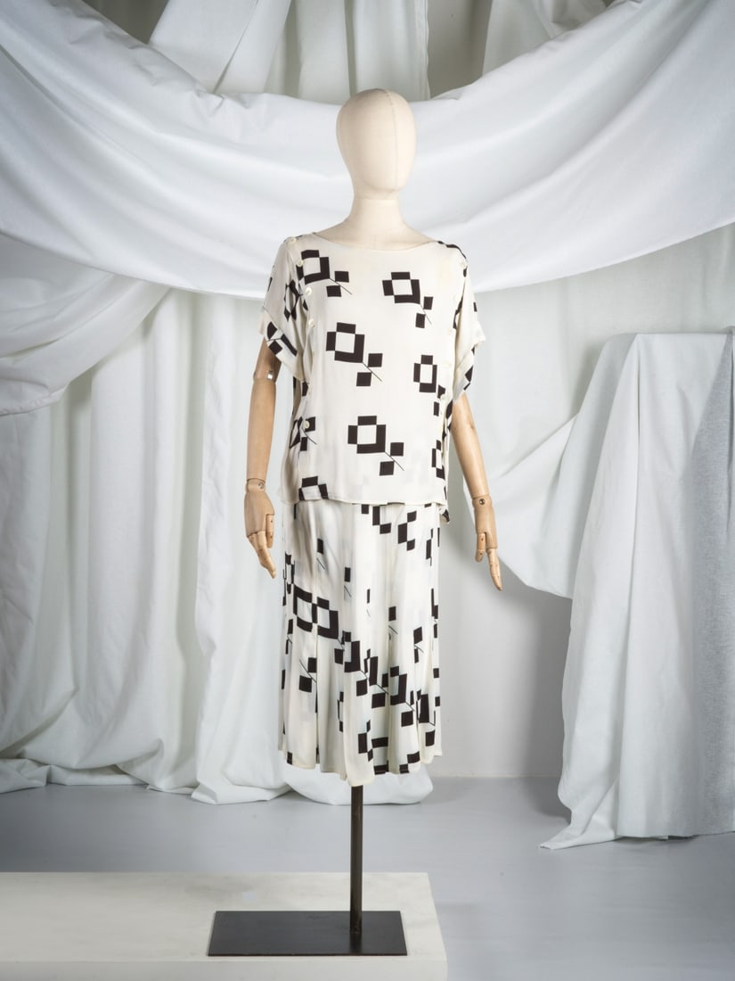 Chloé, collection Prêt-à-Porter Printemps-Eté 1984, Ensemble en crêpe b... (1 of 1)