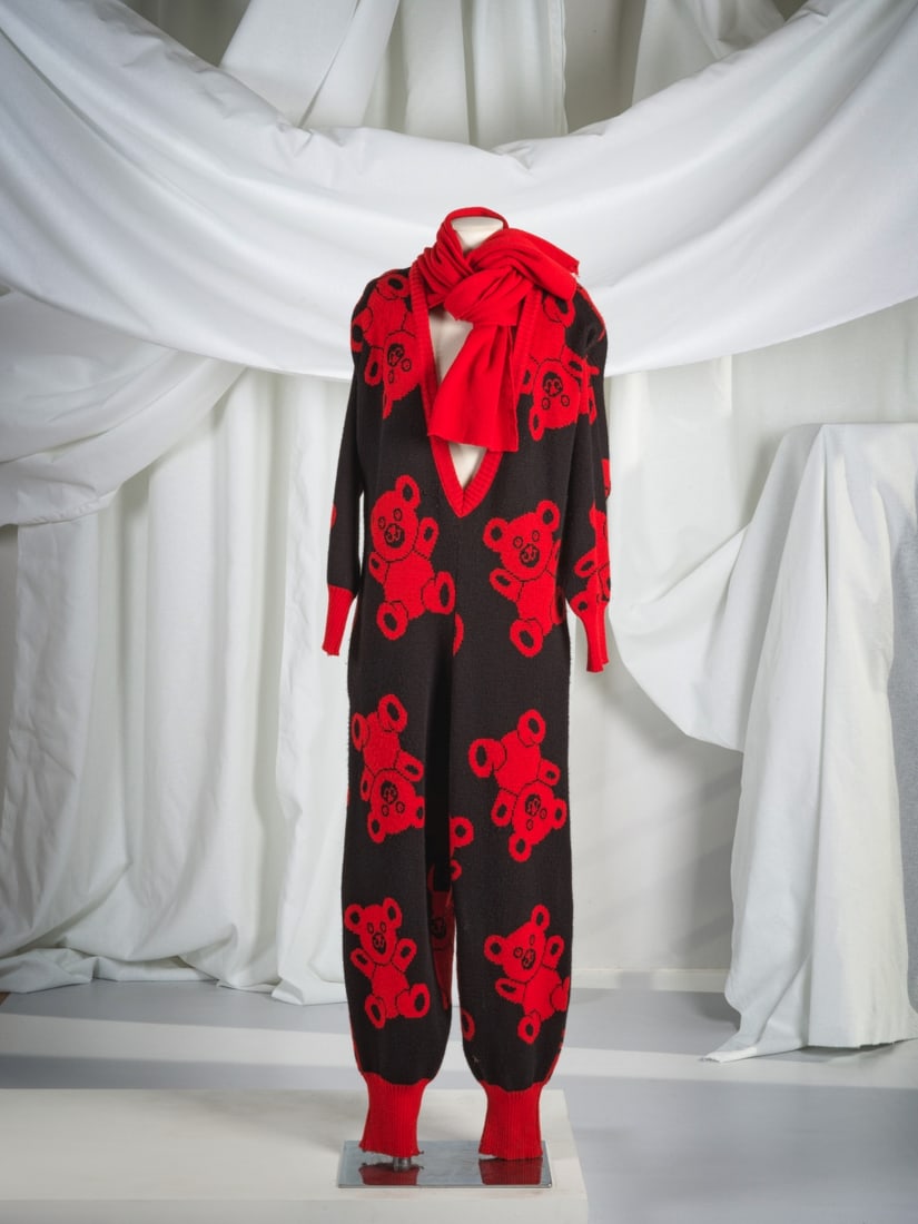 Jean Remy Daumas, circa 1985. Salopette en lainage tricoté imprimé Teddy Bear rouge et... (1 of 1)