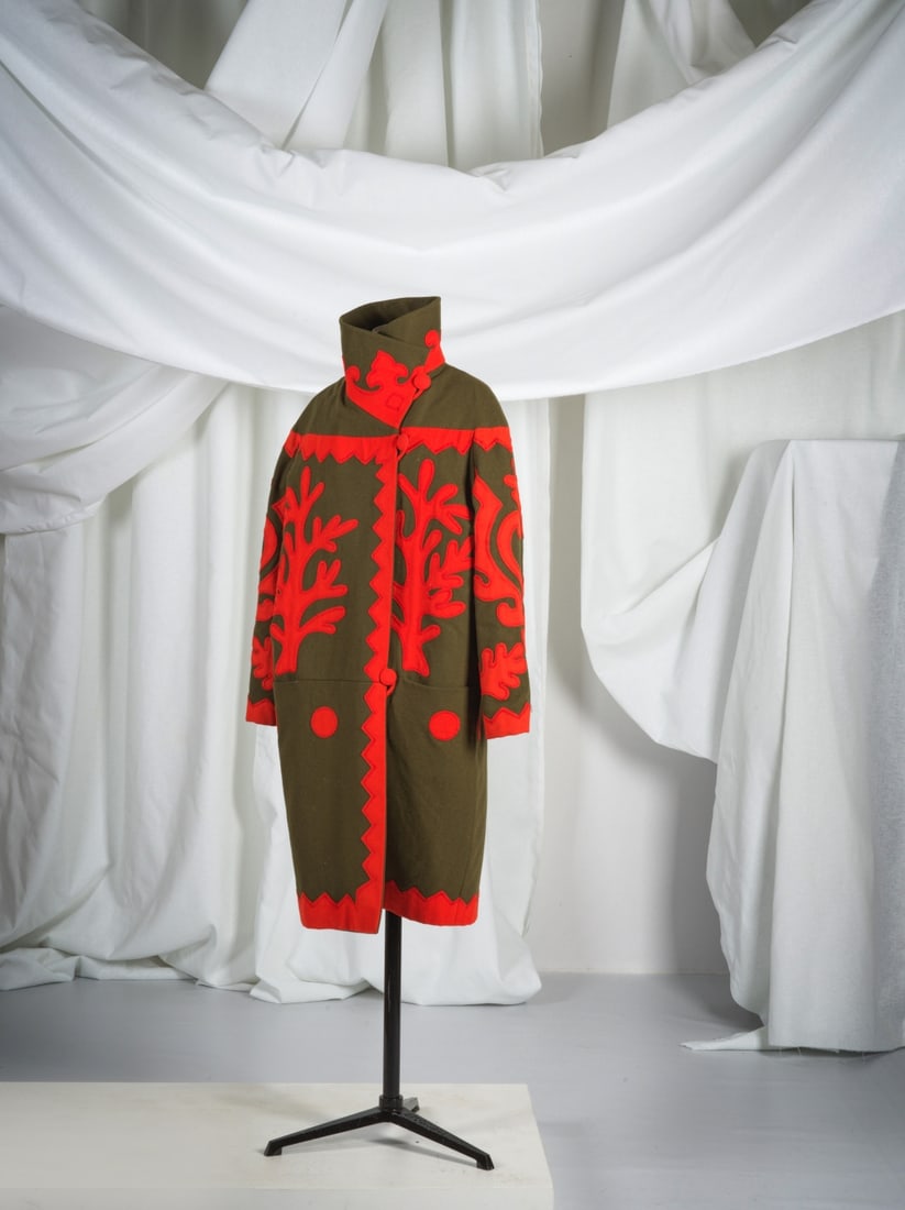 Christian Lacroix, collection Prêt-à-Porter, Automne-Hiver 1989. Manteau en lainage ka... (1 of 1)