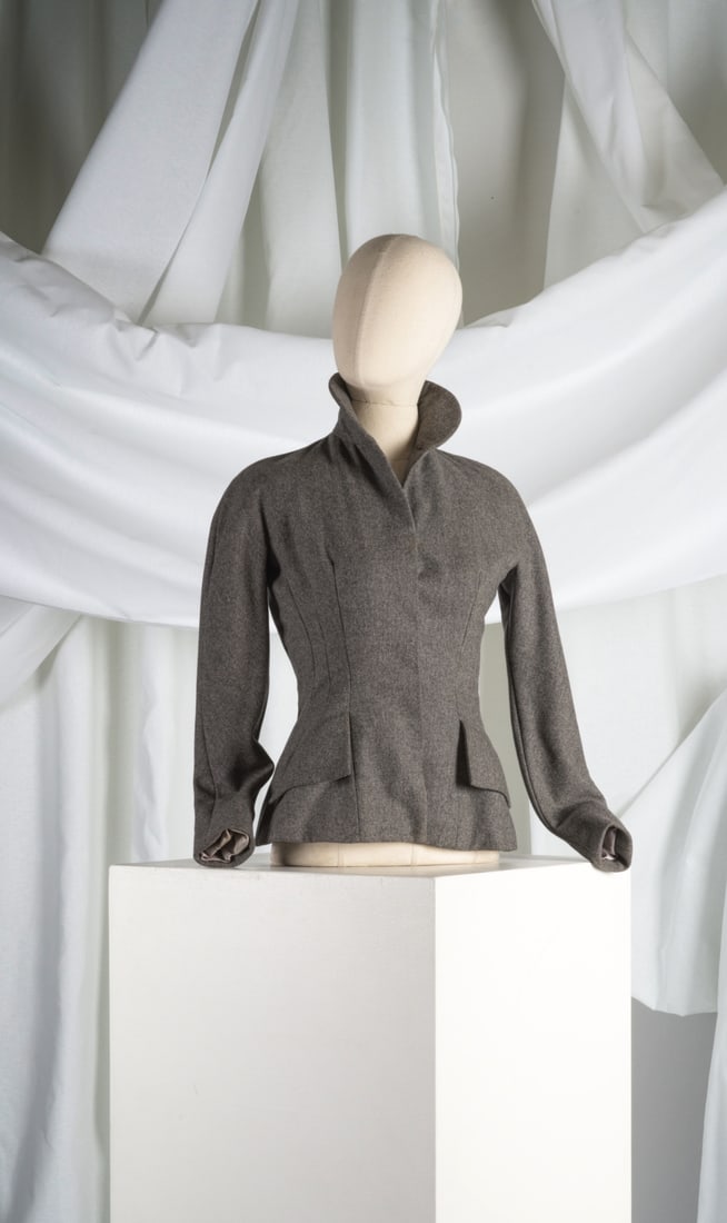 Christian Dior, collection Haute Couture, circa 1996. Veste courte en lainage gris clair. Chris... (1 of 1)