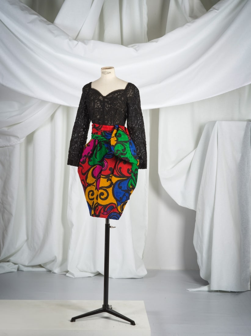 Christian Lacroix Luxe, collection Couture, Automne-Hiver 1989. Robe de cocktail en guipure noir... (1 of 1)