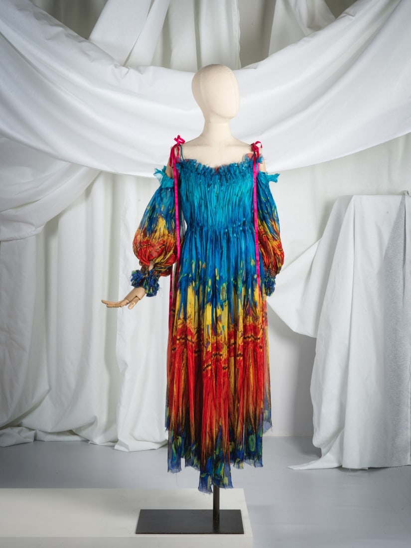 Alexander Mc Queen, collection Prêt-à-Porter, Printemps-Eté 2003. Robe Plumes en ... (1 of 1)