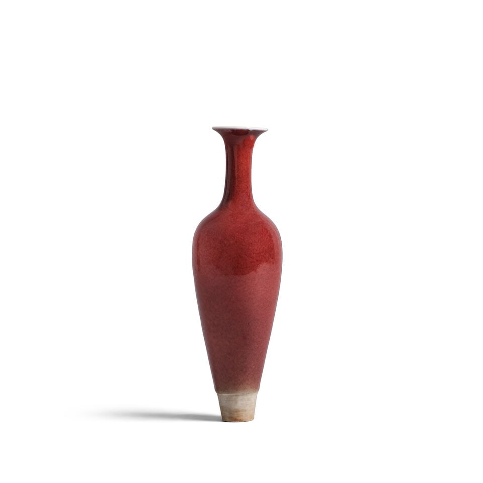 A PEACHBLOOM-GLAZED 'WILLOW-LEAF' VASE Kangxi mark, Republic period (wood stand and fabric box) (1 of 2)