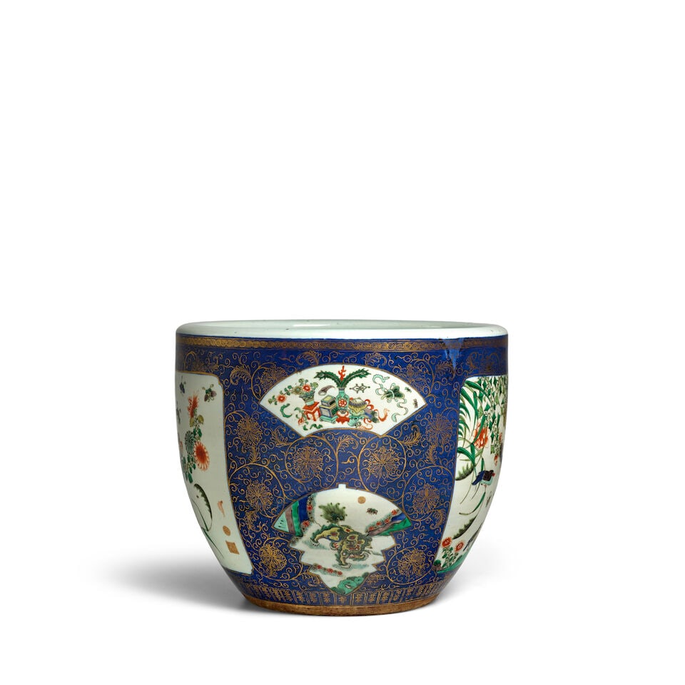 A GILT-DECORATED BLUE-GROUND FAMILLE-VERTE JARDINERE 19th century (wood stand) - 3