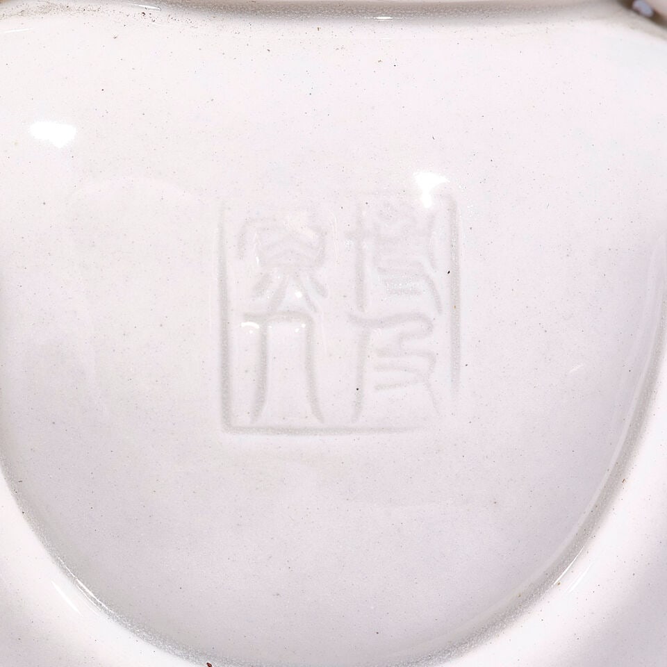A DEHUA FIGURE OF SEATED GUANYIN Late Qing dynasty - 2