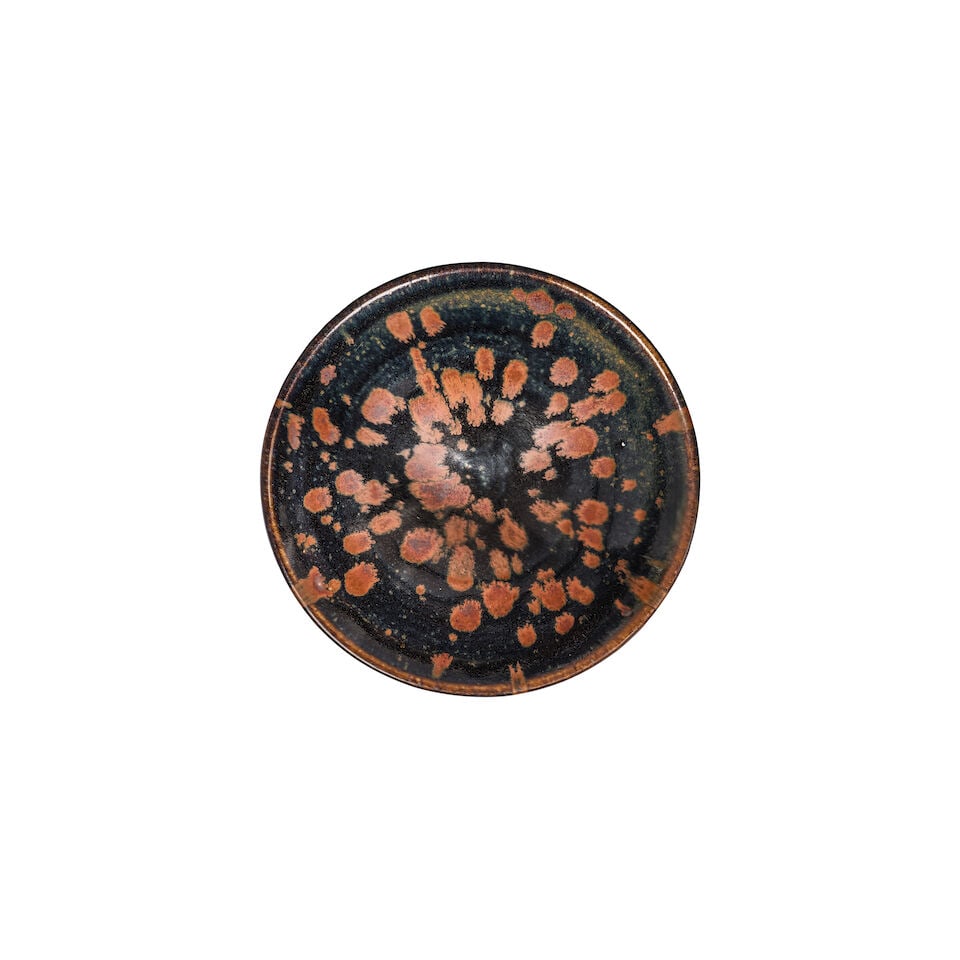 A CIZHOU RUSSET-SPLASHED BLACK-GLAZED CONICAL BOWL Song dynasty (box): A CIZHOU RUSSET-SPLASHED BLACK-GLAZED CONICAL BOWL Song dynasty 4 3/4in (12cm) diam (box). Footnotes: 宋 磁州窰黑釉鷓鴣斑斗笠盞 