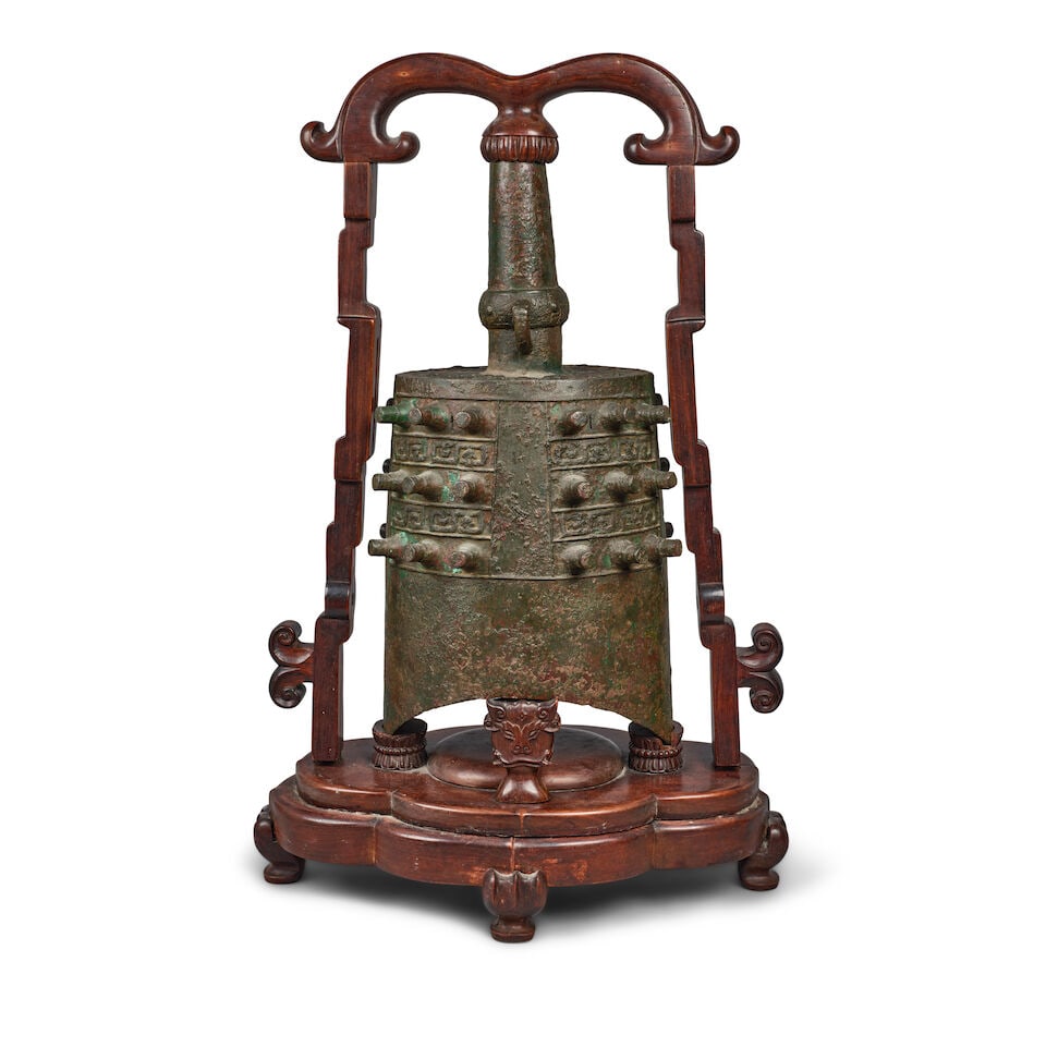 AN ARCHAISTIC BRONZE SUSPENSION BELL, YONGZHONG 19th century (wood hanging stand) - 2