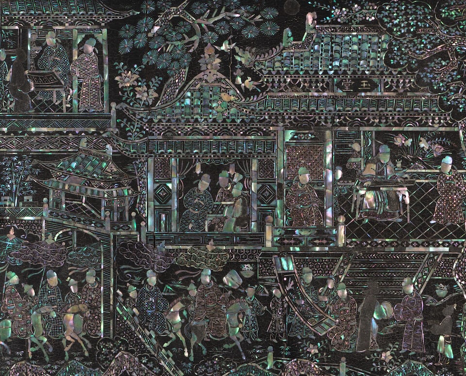 A MOTHER-OF-PEARL-INLAID BLACK LACQUERED 'PAVILION' PANEL 17th/18th century - 3