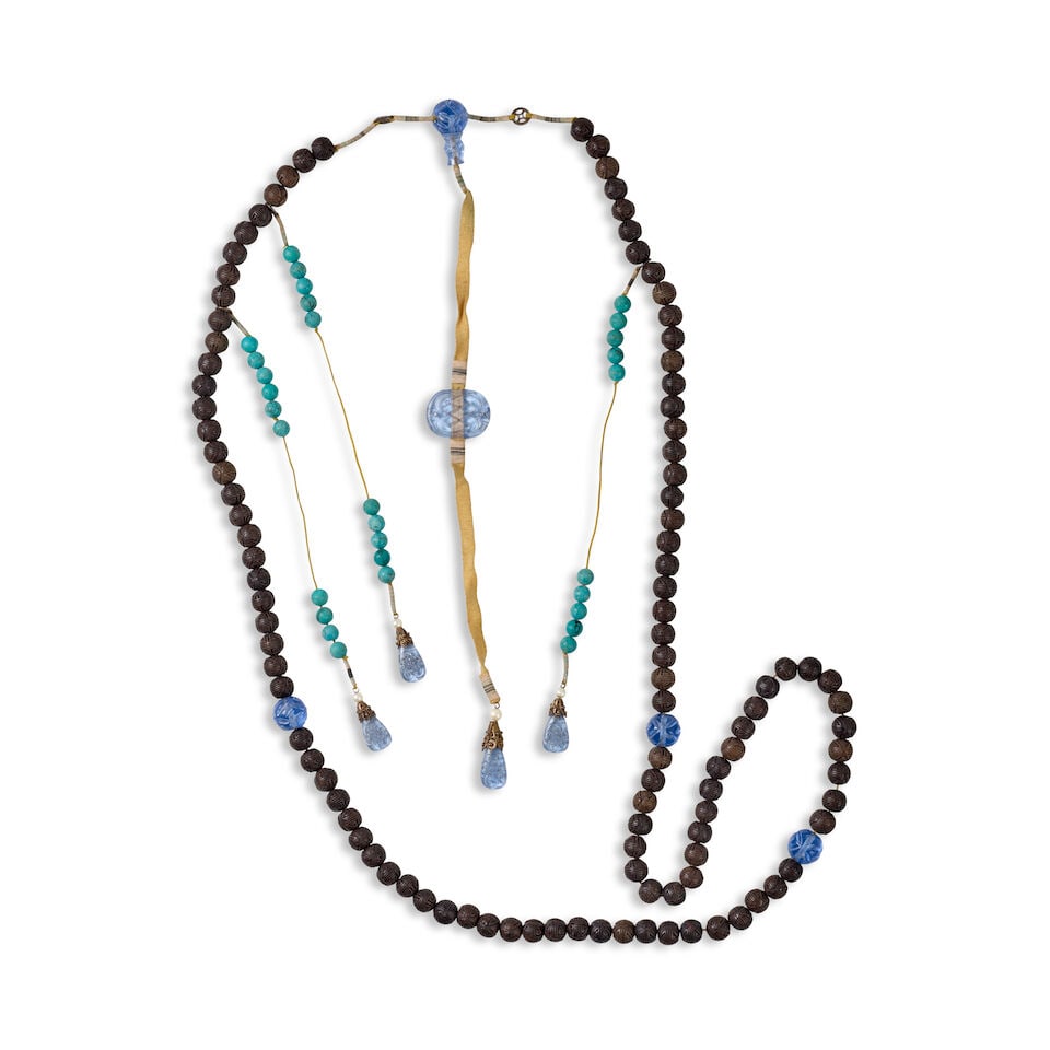 A WOOD, BLUE GLASS, AND TURQUOISE COURT NECKLACE, CHAOZHU Late Qing dynasty (green brocade box) - 2