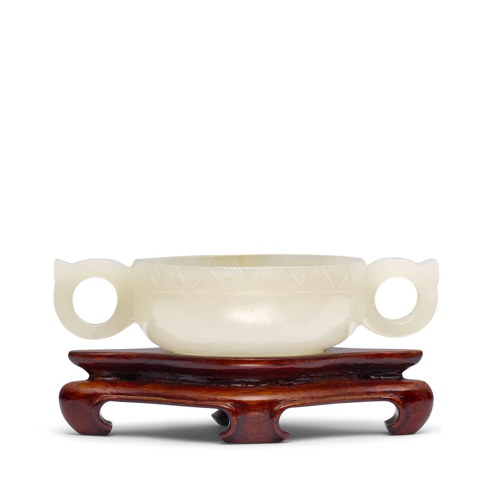 A WHITE JADE HANDLED CUP 18th/19th century (matching wood stand) - 2