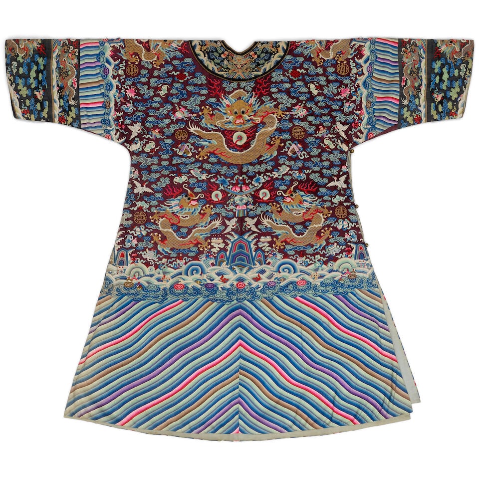 AN AUBERGINE-GROUND KESI-WOVEN SILK 'DRAGON' ROBE Late Qing dynasty - 2