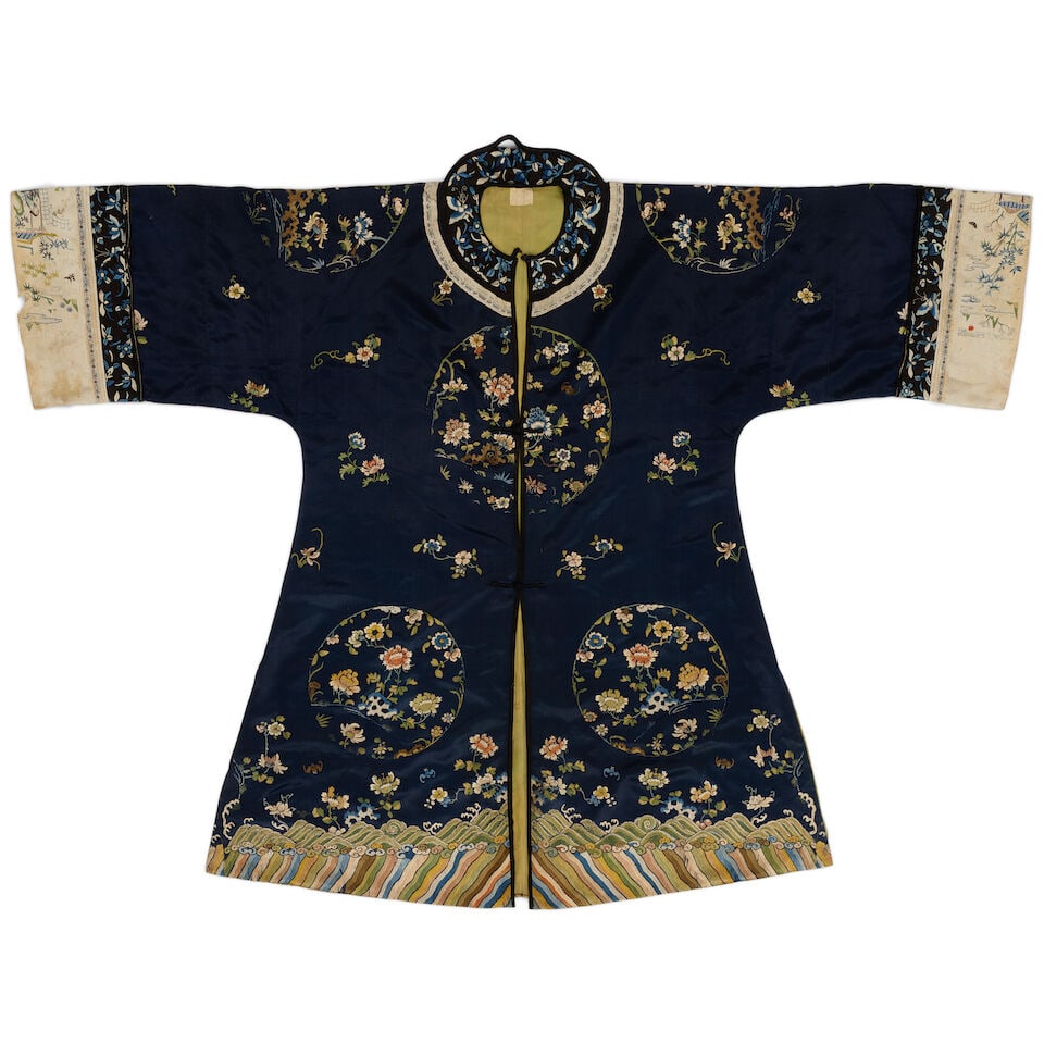 TWO LADY'S SILK ROBES Late Qing dynasty (2) - 4