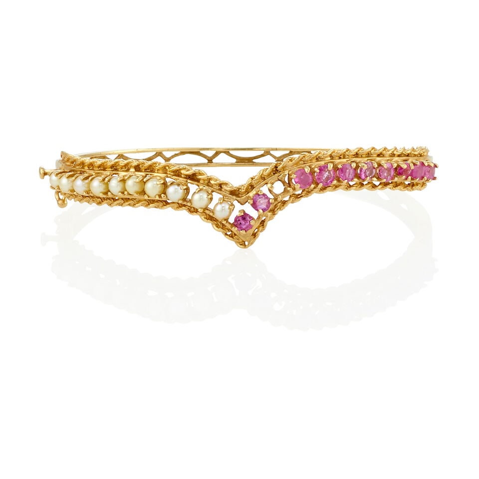 14K GOLD, CULTURED PEARL AND SAPPHIRE BRACELET: 14K GOLD, CULTURED PEARL AND SAPPHIRE BRACELET • 14k yellow gold • 10 round cultured pearl measuring approximately 3.00 - 3.07 mm • 10 round purplish-Pink sapphires weighing