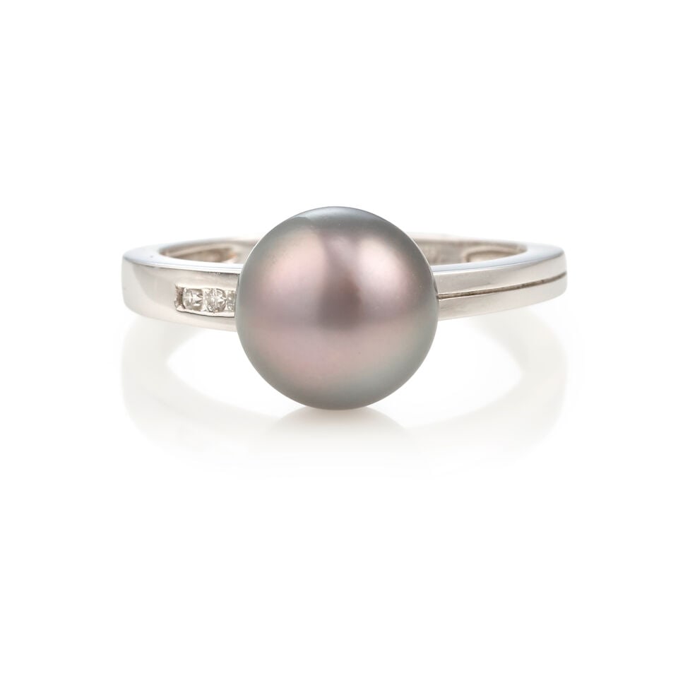 14K GOLD, CULTURED PEARL, AND DIAMOND RING: 14K GOLD, CULTURED PEARL, AND DIAMOND RING • 14K white gold • One cultured pearl with diameter measuring approximately 9.39mm • Three round shaped diamonds weighting approximately