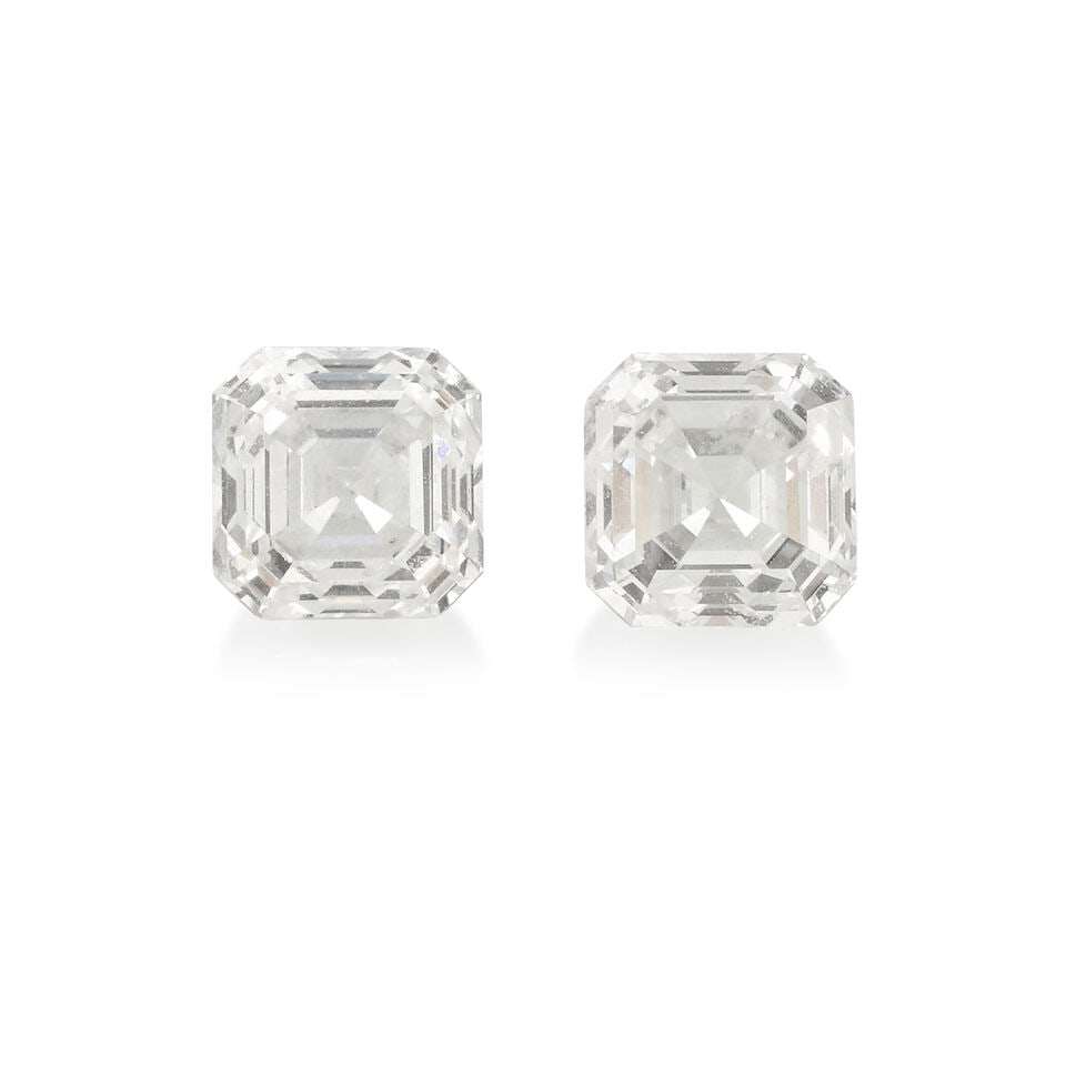 TWO LOOSE DIAMONDS: TWO LOOSE DIAMONDS • One loose diamond weighting approximately 0.80 carat, measures 5.13mm x 4.94mm x 3.40mm • One loose diamond weighting approximately 0.81 carat, measures 4.97mm x