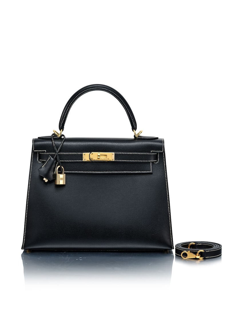 HERMÈS: VINTAGE BLACK COURCHEVEL SELLIER KELLY 28 WITH GOLD HARDWARE 2002 (Includes strap, ...: HERMÈS: VINTAGE BLACK COURCHEVEL SELLIER KELLY 28 WITH GOLD HARDWARE 2002 愛馬仕：復古黑色COURCHEVEL牛皮外縫KELLY