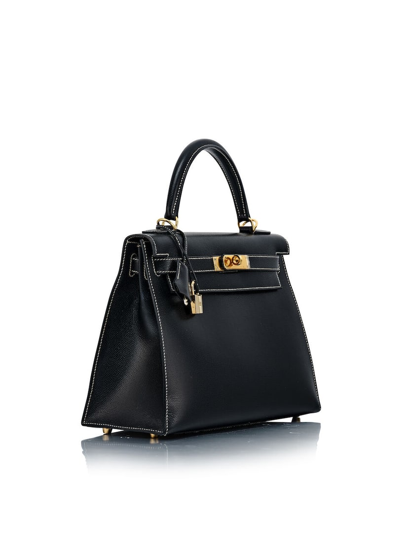 HERMÈS: VINTAGE BLACK COURCHEVEL SELLIER KELLY 28 WITH GOLD HARDWARE 2002 (Includes strap, ... - 2