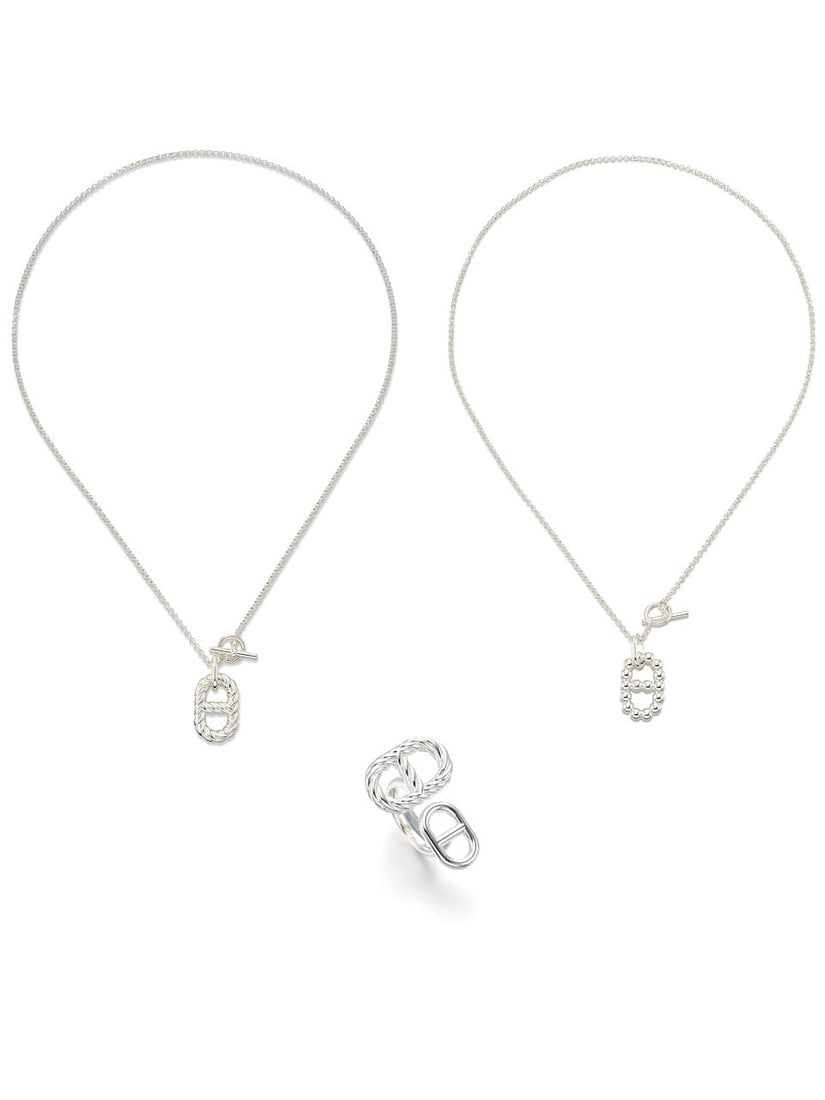 (NO RESERVE) HERMÈS: A SET OF 3 STERLING SILVER CHAINE D'ANCRE ALEA II TWISTED RING AND PEN...: (NO RESERVE) HERMÈS: A SET OF 3 STERLING SILVER CHAINE D'ANCRE ALEA II TWISTED RING AND PENDANT NECKLACE 愛馬仕：純銀CHAÎNE D'ANCRE ALEA II TWISTED戒