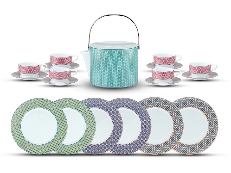 (NO RESERVE) HERMÈS: A SET OF 13 TIE-SET PORCELAIN TABLEWARE: (NO RESERVE) HERMÈS: A SET OF 13 TIE-SET PORCELAIN TABLEWARE 愛馬仕：TIE-SET系列陶瓷餐具13件套裝 Condition: A+ - Deco