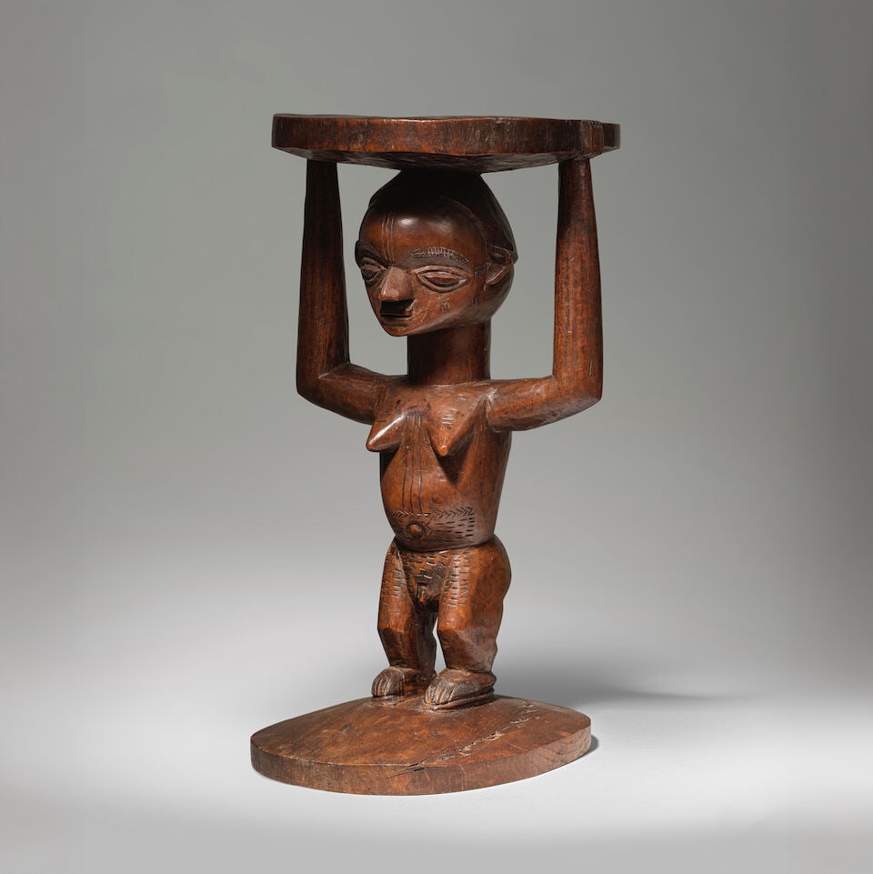 TABOURET SONGYE NSAPO NSAPO, RÉPUBLIQUE DÉMOCRATIQUE DU CONGO: TABOURET SONGYE NSAPO NSAPO, RÉPUBLIQUE DÉMOCRATIQUE DU CONGO bois Hauteur: 41.5 cm. SONGYE NSAPO NSAPO STOOL Democratic Republic of the Congo Provenance Collecté par Frederik-Valdemar 