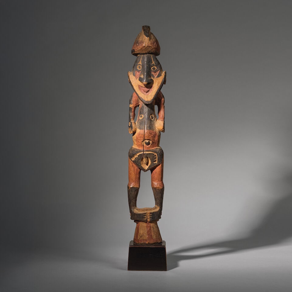 STATUE, BAIE DE HUMBOLDT, INDONÉSIE: STATUE, BAIE DE HUMBOLDT, INDONÉSIE bois, pigments Hauteur: 53 cm. HUMBOLDT BAY FIGURE Indonesia Provenance John Friede, Rye/New York Collection privée, Pays-Bas For further information on t