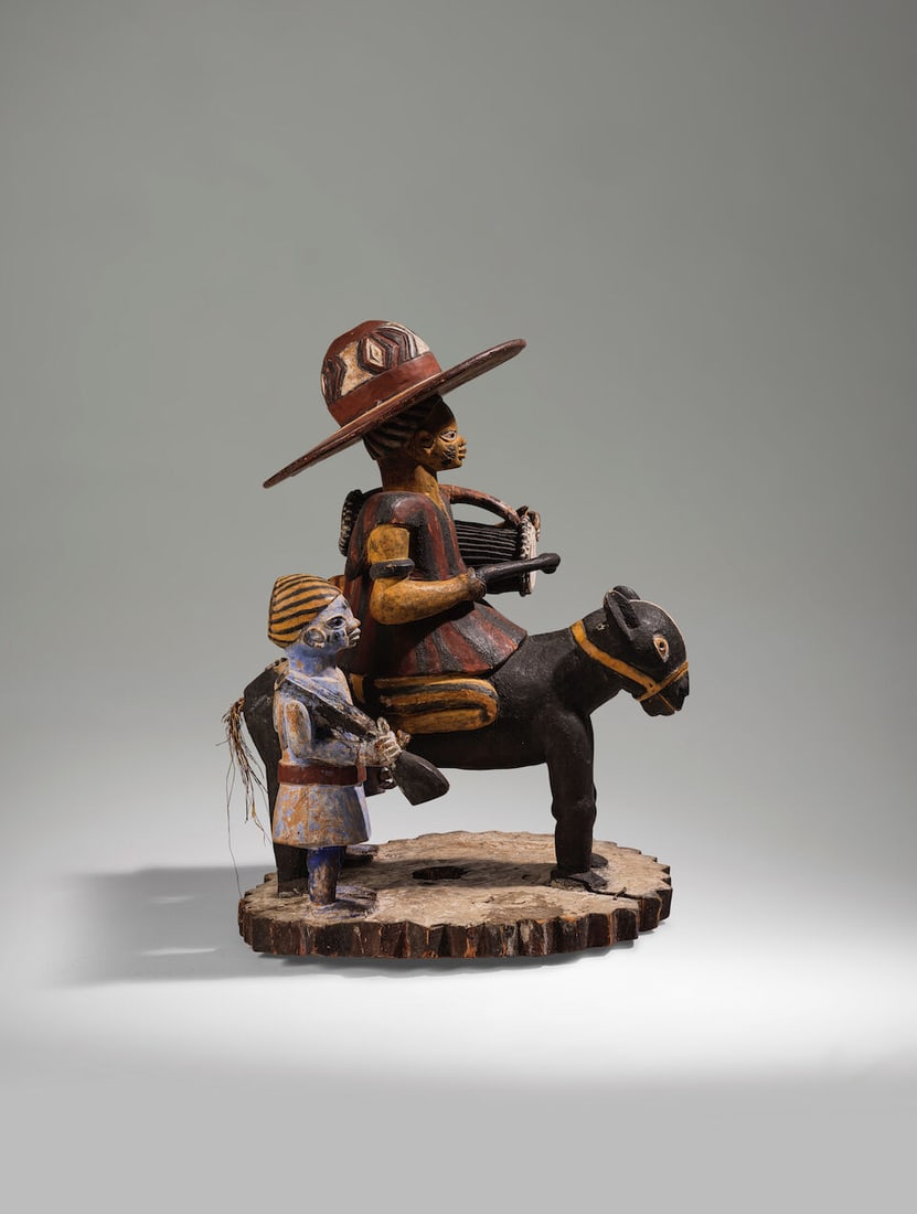SCULPTURE YOROUBA REPRÉSENTANT UN CAVALIER ET DEUX PERSONNAGES, NIGERIA - 2