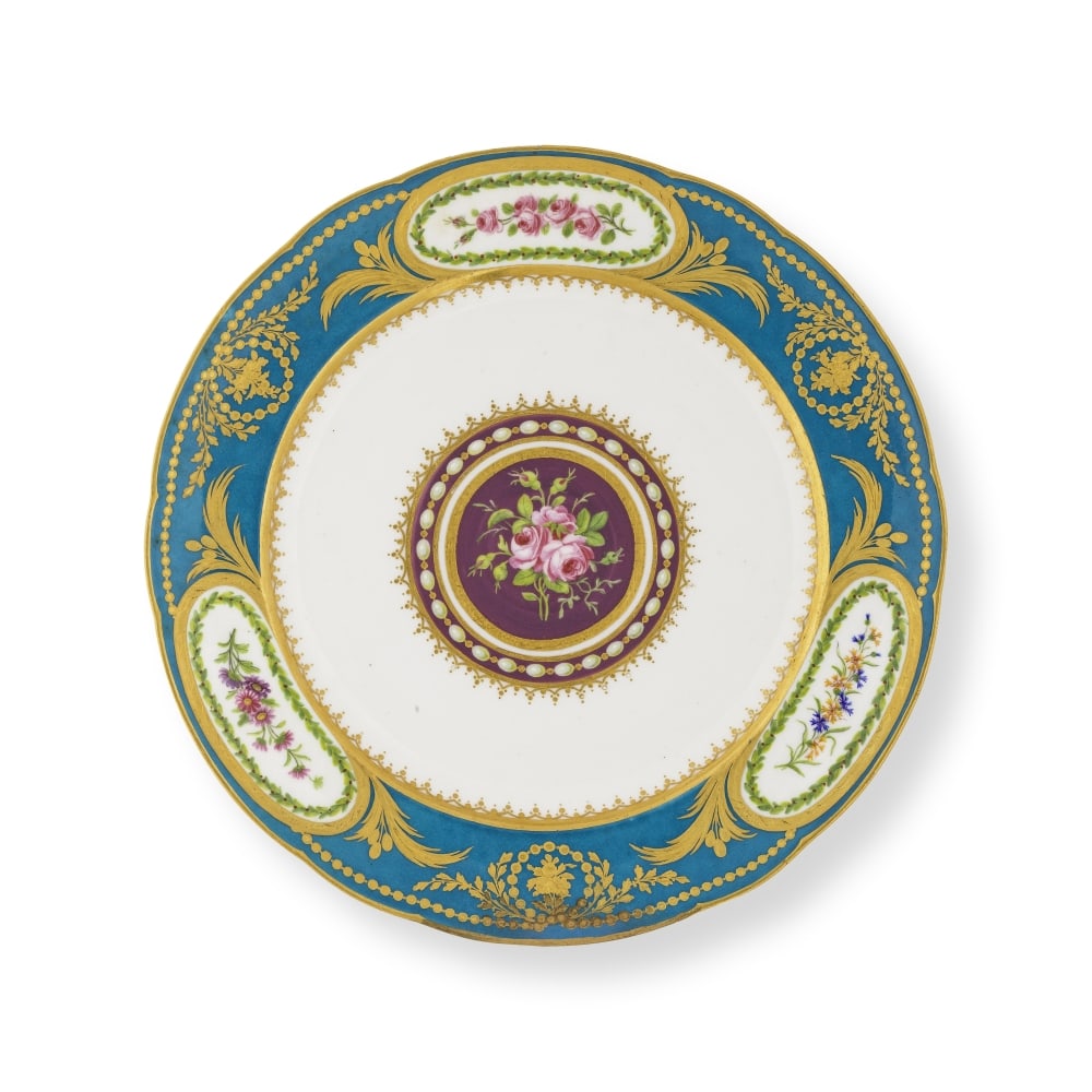 Assiette en porcelaine de Sèvres provenant du service donné par Louis XVI à l'Arc... (1 of 1)