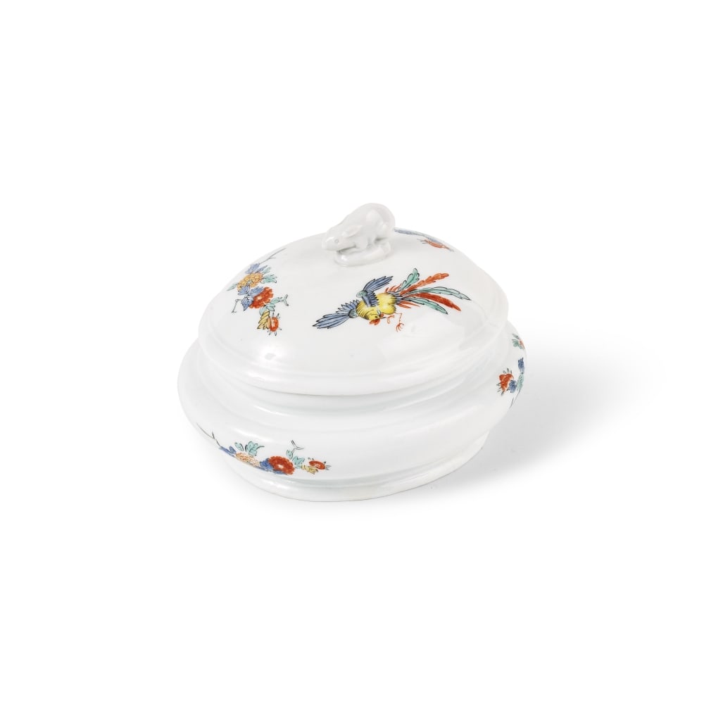 Sucrier couvert ovale en porcelaine de Meissen, vers 1735 A Meissen oval sugar box and cover, ci... (1 of 1)