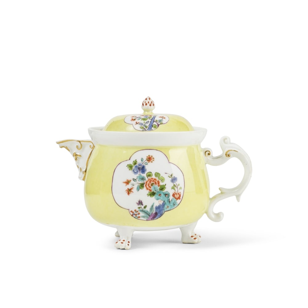 Pot à crème à fond jaune en porcelaine de Meissen, vers 1735 A Meissen yellow-gro... (1 of 1)