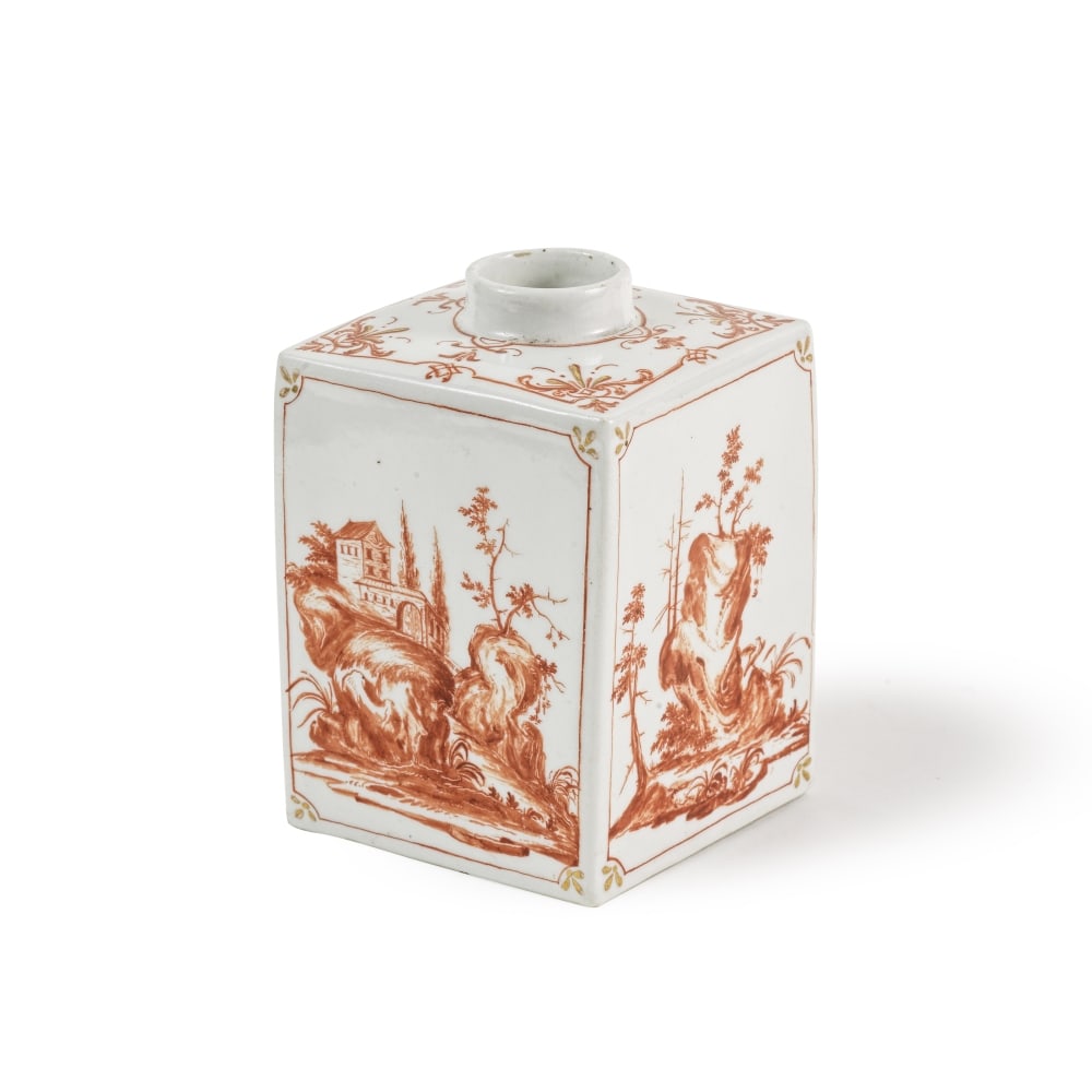 Boîte à thé en porcelaine de Du Paquier, vers 1720-30 A Du Paquier tea canister, ... (1 of 1)