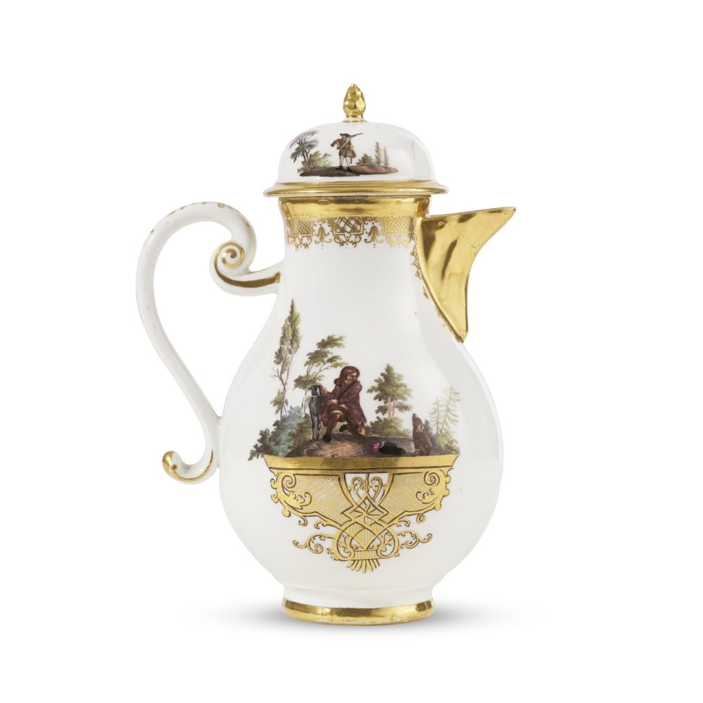 Cafetière couverte en porcelaine de Meissen, vers 1740-45 A Meissen coffee pot and cover, c...: Cafetière couverte en porcelaine de Meissen, vers 1740-45 A Meissen coffee pot and cover, circa 1740-45 Decorated with hunting and courtship scenes supported on richly gilt scrolled brackets, the