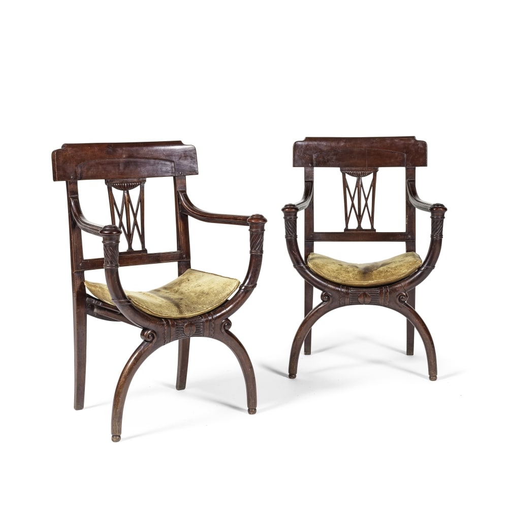 Paire de fauteuils « curule » à dossier ajouré en acajou et bois teinté... (1 of 1)