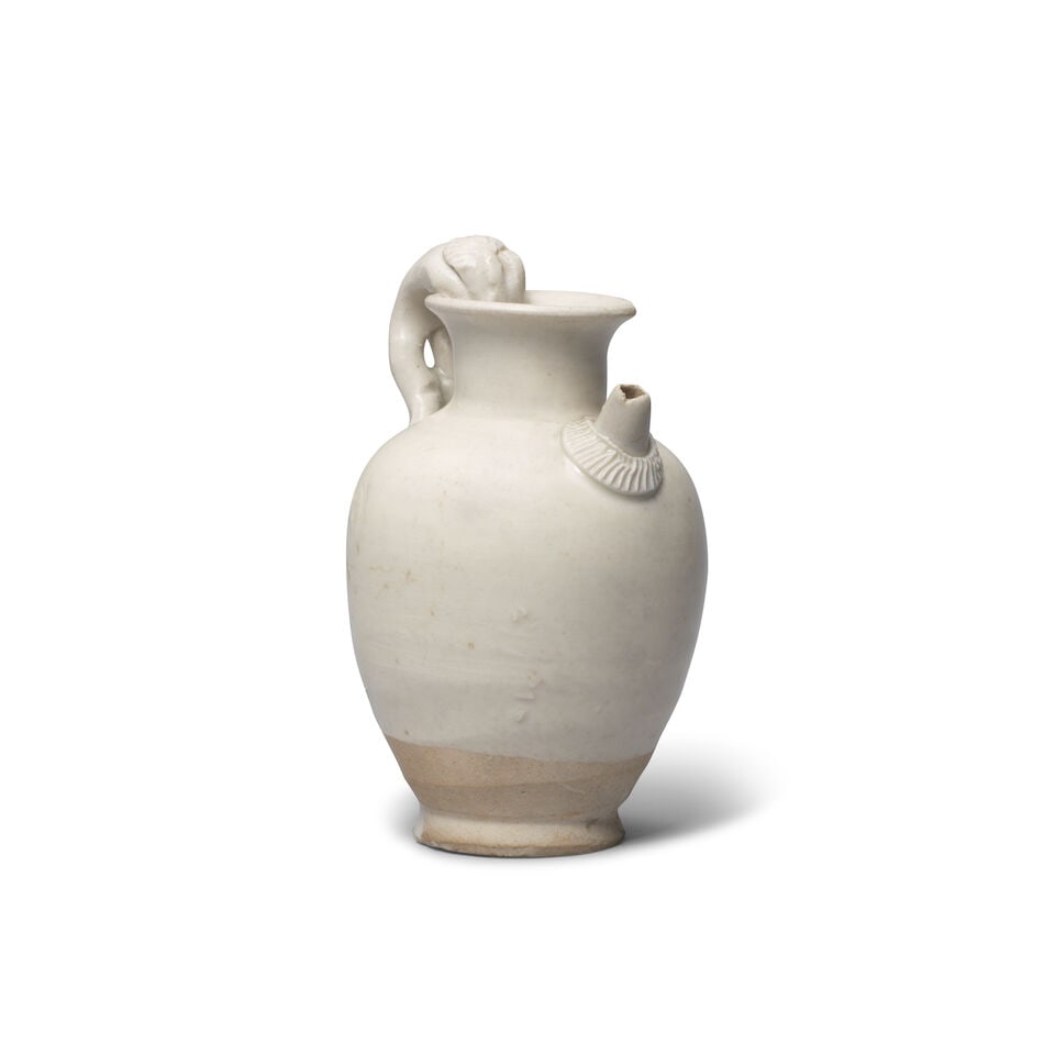 A SMALL XINGYAO LION-HANDLED EWER Tang Dynasty - 2