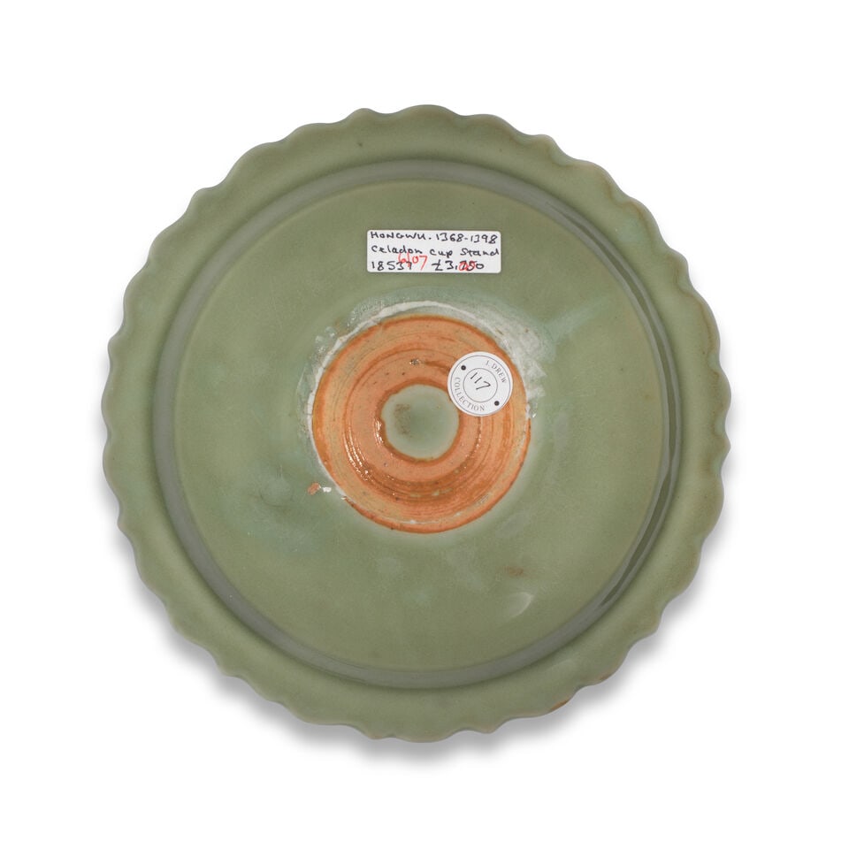 A CARVED LONGQUAN CELADON BARBED-RIM CUP STAND Hongwu - 2