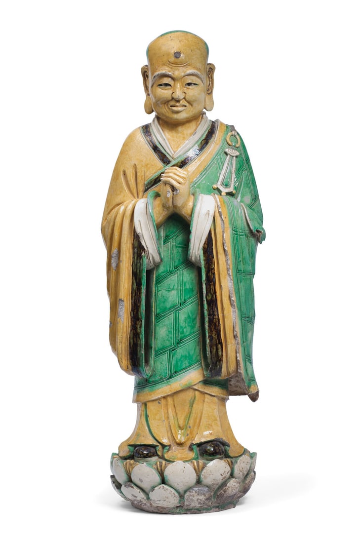 A LARGE SANCAI-GLAZED STONEWARE FIGURE OF A STANDING LUOHAN Ming Dynasty (2) - 3