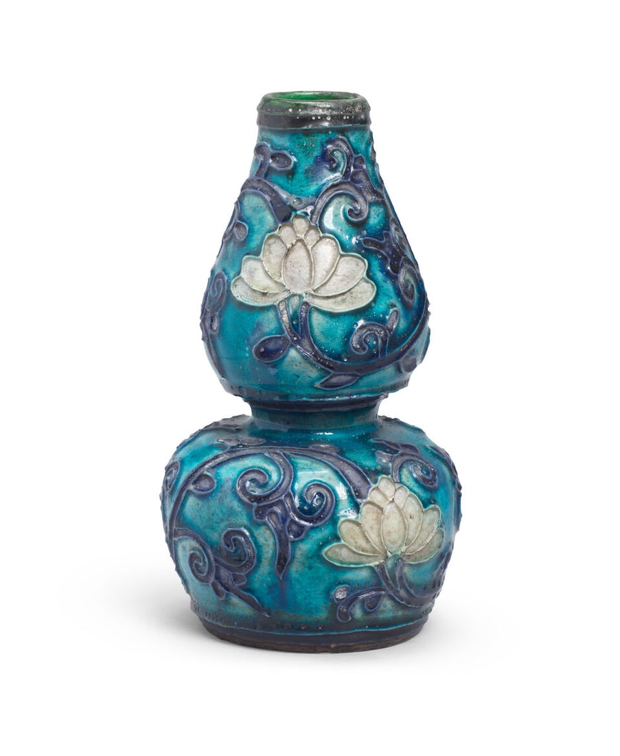 A SMALL FAHUA DOUBLE-GOURD VASE Ming Dynasty - 2