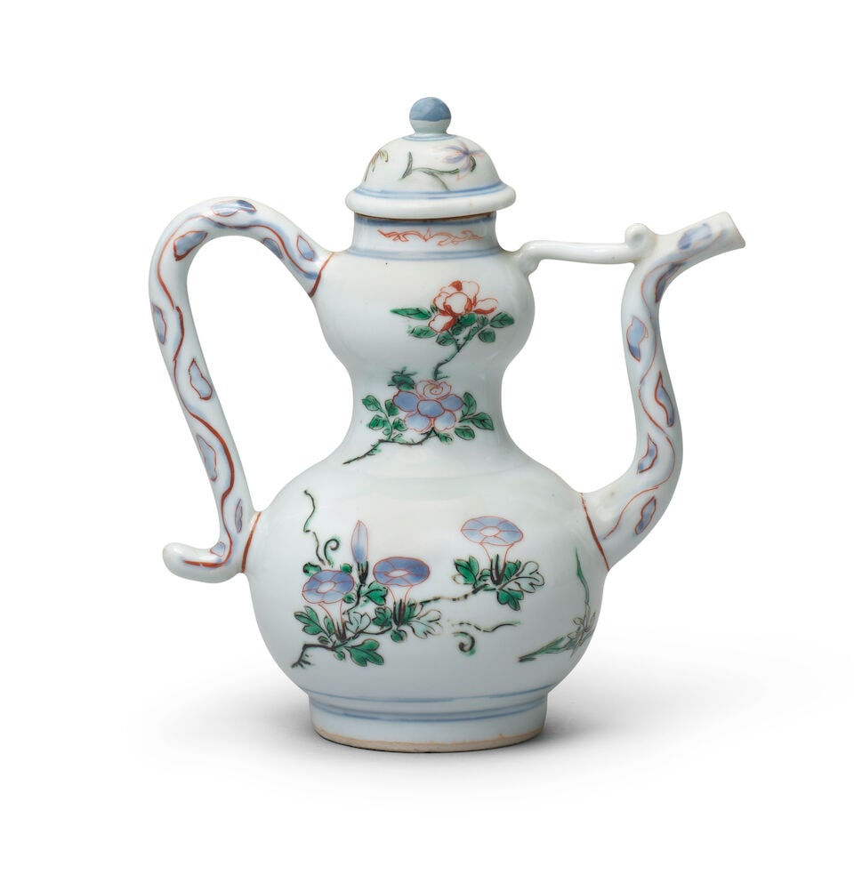 A WUCAI DOUBLE-GOURD EWER AND COVER Xuande four-character mark, Shunzhi (2) - 2