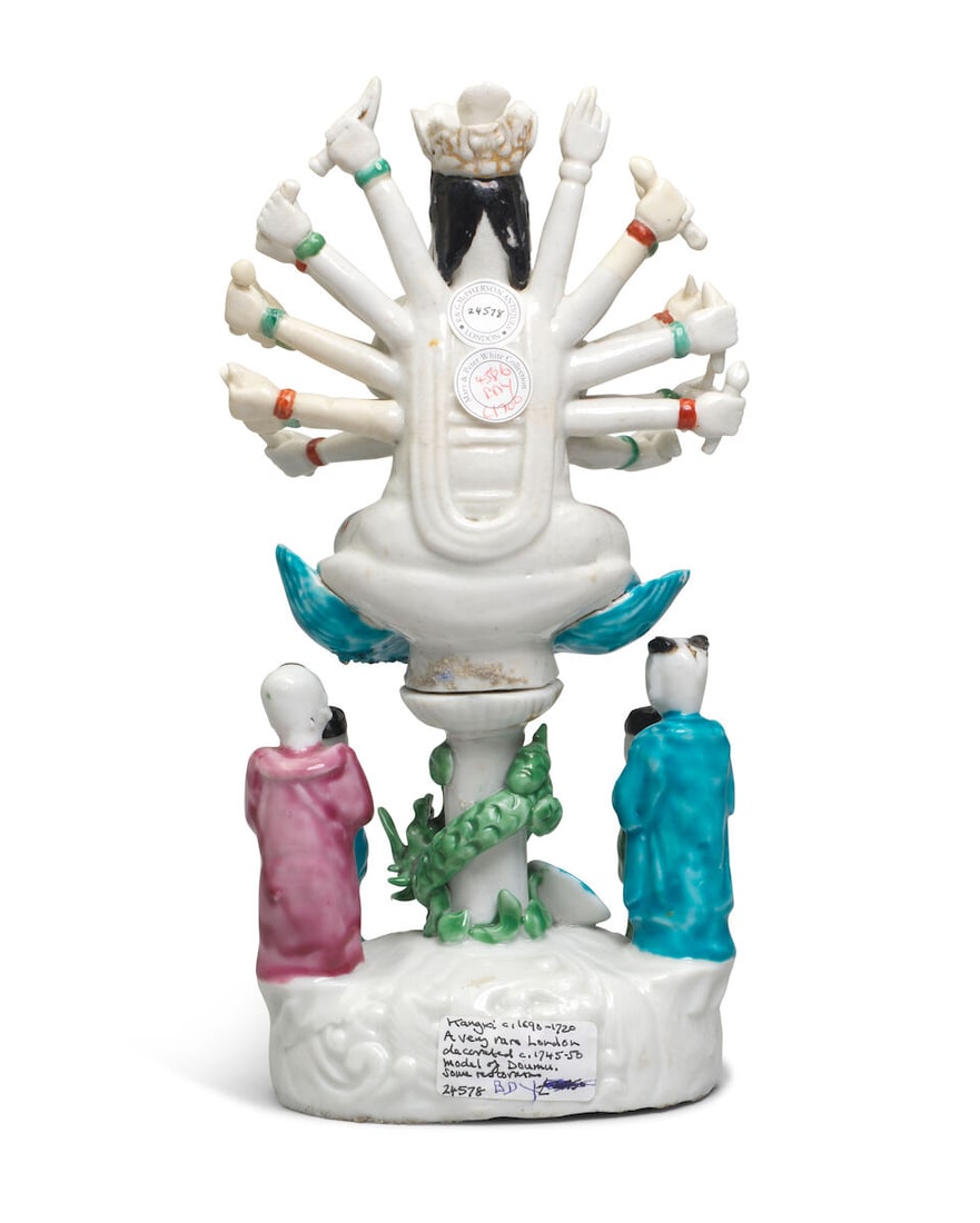 A LONDON-DECORATED DEHUA FIGURE OF CUNDI BODHISATTVA WITH ACOLYTES Kangxi (2) - 2