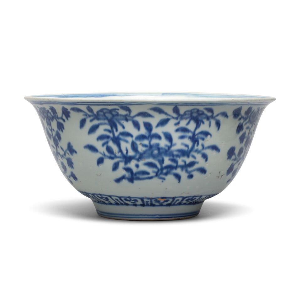 A LARGE BLUE AND WHITE 'FLORAL SCROLL' BOWL Jiajing six-character mark and of the period - 2