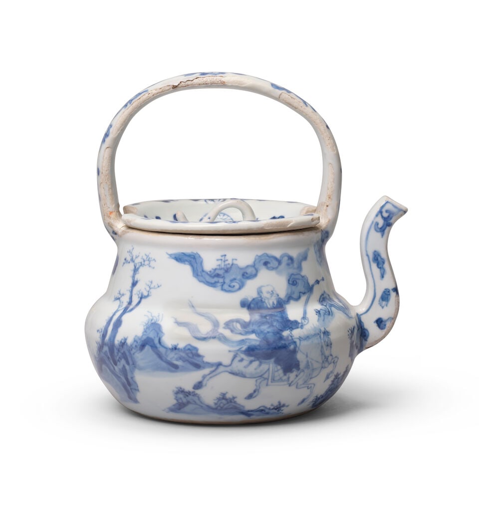 A BLUE AND WHITE KO-SOMETSUKE TEAPOT AND COVER Late Ming Dynasty (2) - 2