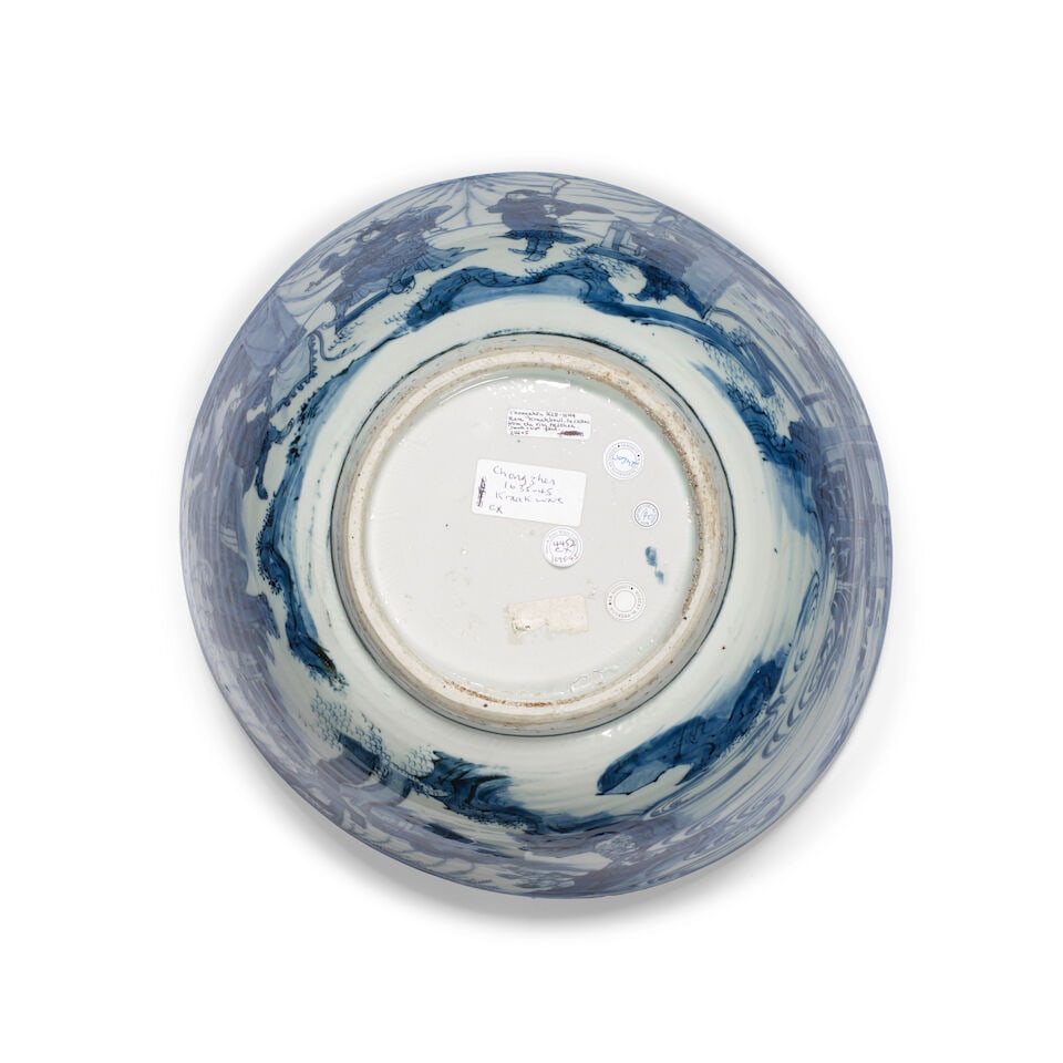 A LARGE BLUE AND WHITE 'WEAVER GIRL' 'KRAAK' BOWL Chongzhen - 5