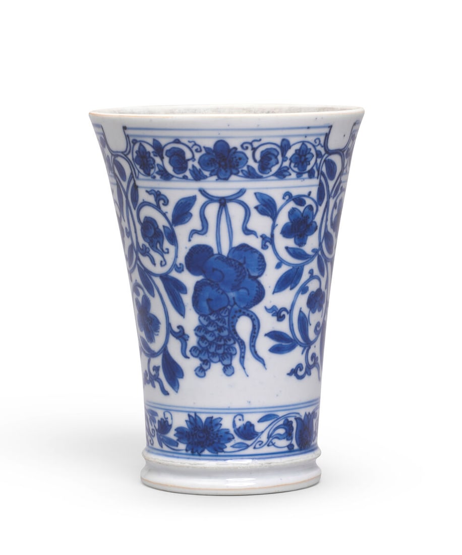 A BLUE AND WHITE 'GRAPE' BEAKER CUP Shunzhi - 2