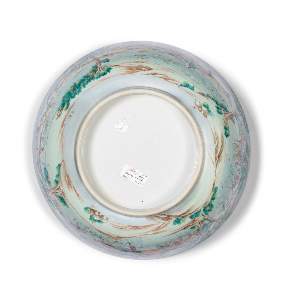 A FAMILLE ROSE 'HUNTING' PUNCH BOWL Qianlong - 3