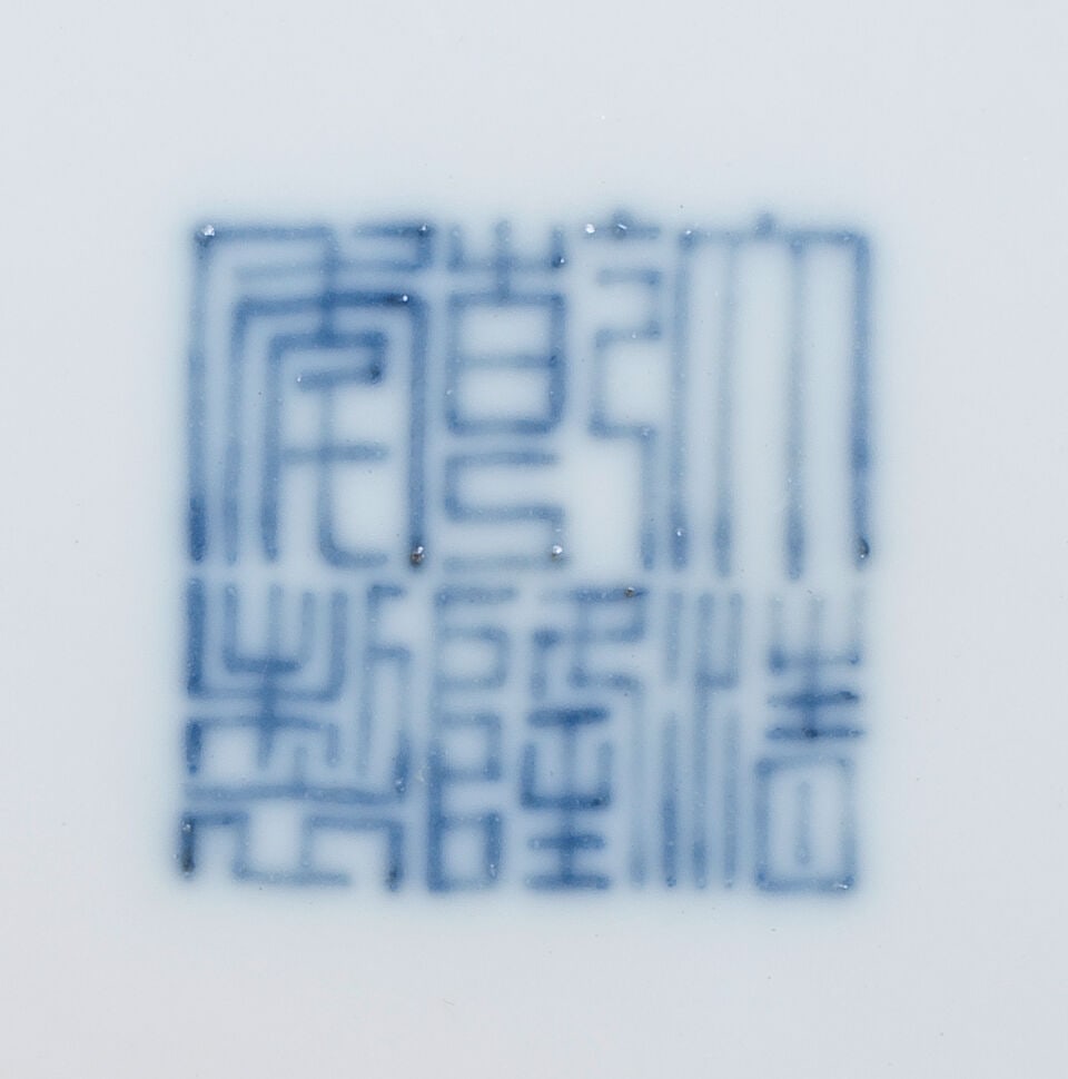 A DOUCAI 'MEDALLION' BOWL Qianlong seal mark and of the period - 2