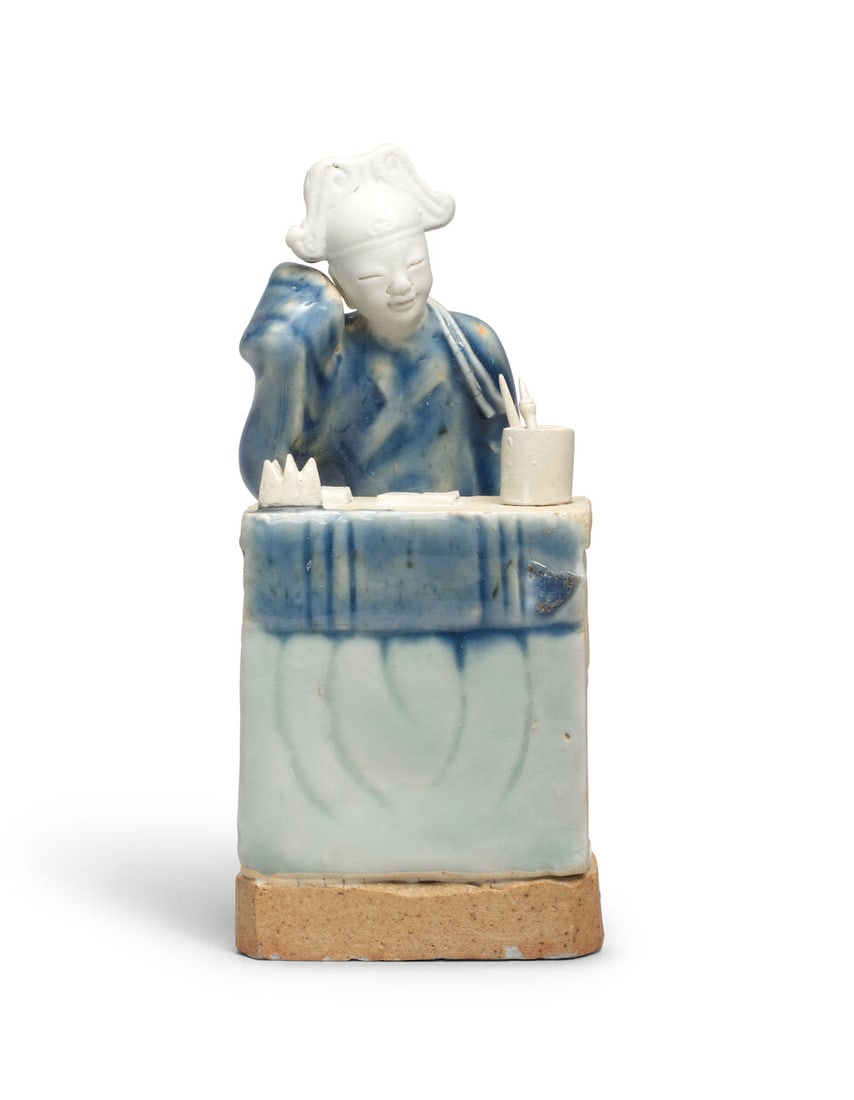 A BISCUIT AND BLUE-GLAZED FIGURE OF A SCHOLAR AT HIS DESK Qianlong - 4