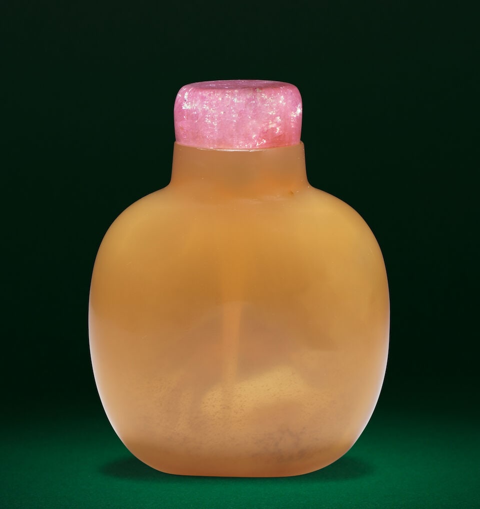 A CHALCEDONY AGATE 'BANNERMAN' SNUFF BOTTLE 18th/19th century (2) - 2